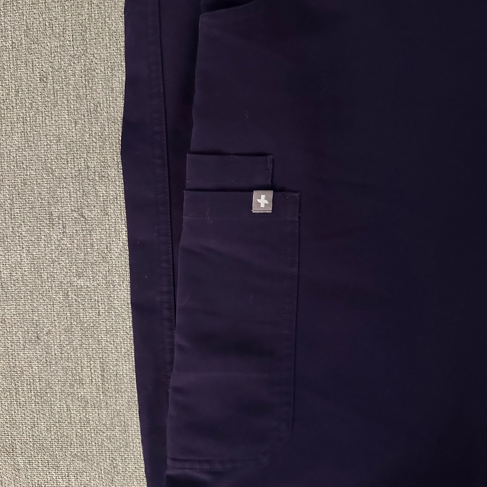 Figs Purple Scrub Set - Picture 9 of 13